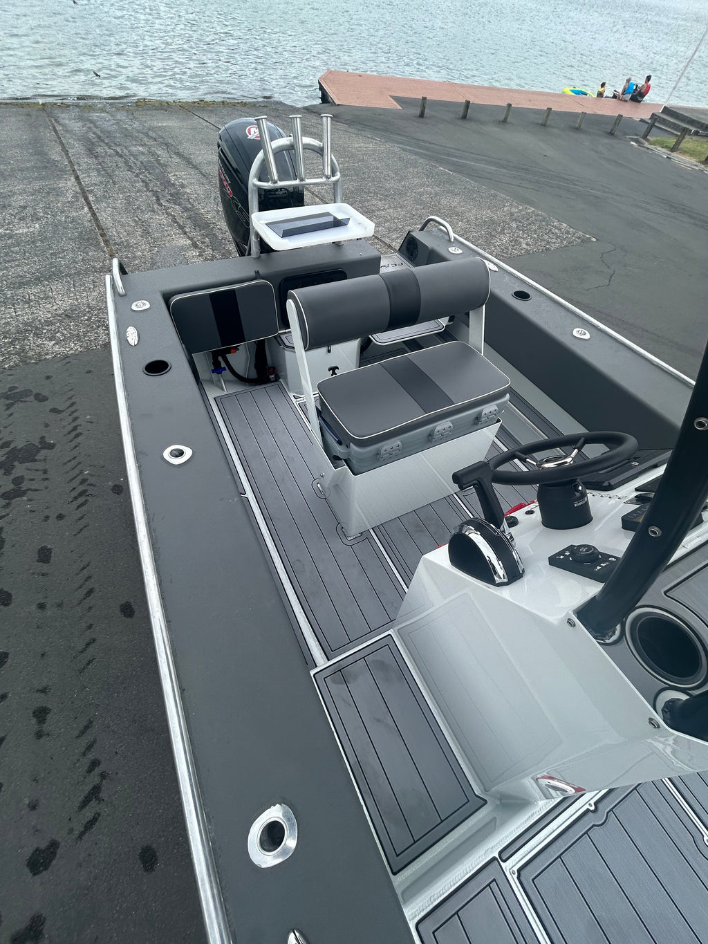 2024 FC 560 Center Console Amphibious