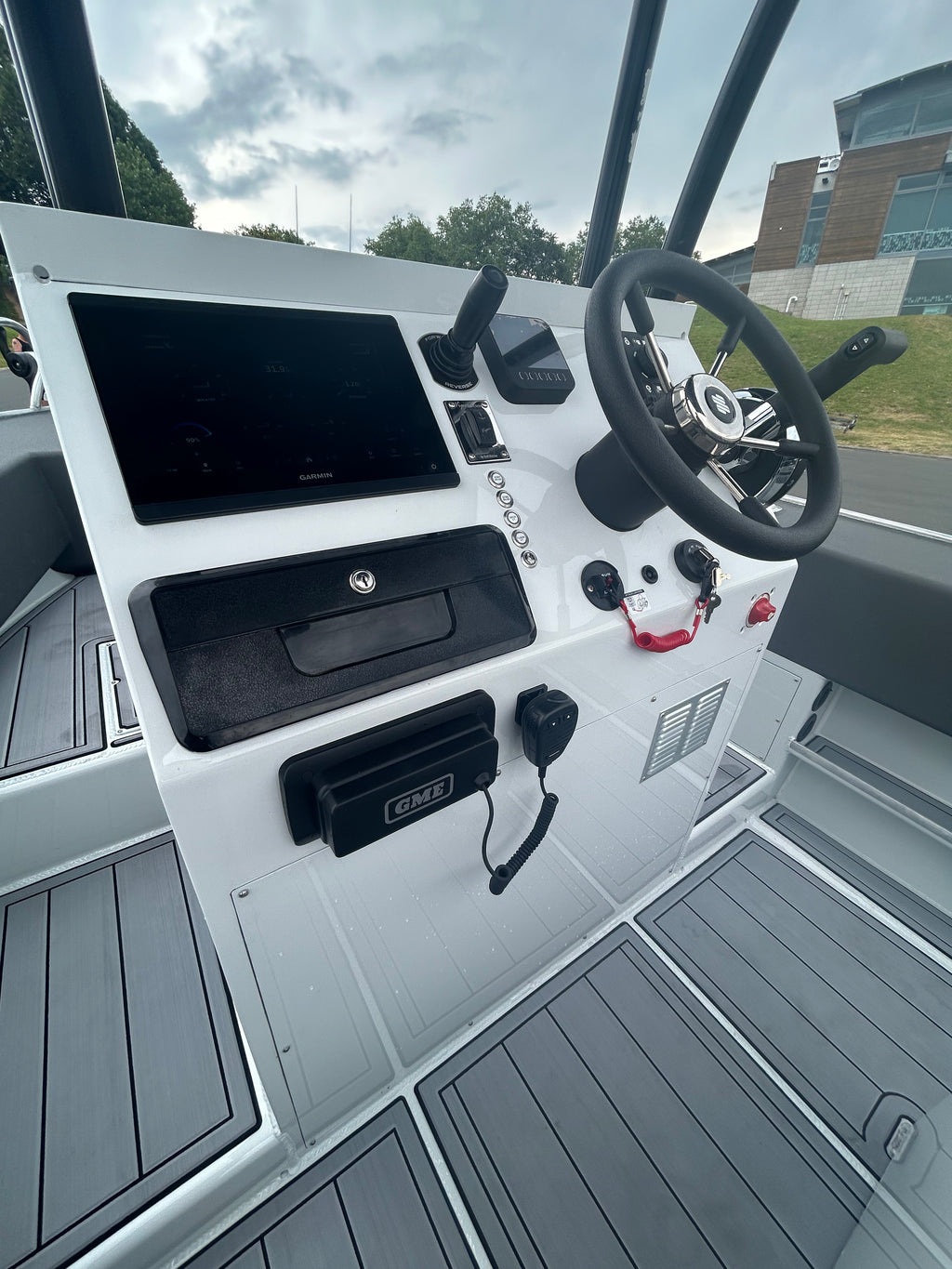 2024 FC 560 Center Console Amphibious