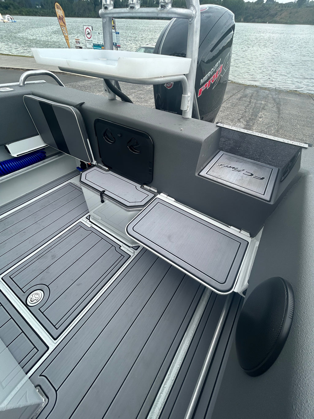 2024 FC 560 Center Console Amphibious