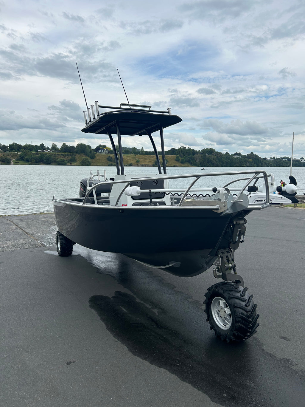 2024 FC 560 Center Console Amphibious